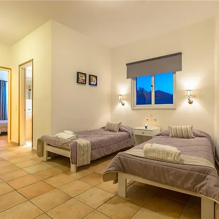 Nemesis 아파트호텔 라가나스