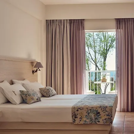 Nemesis Lägenhetshotell Laganas