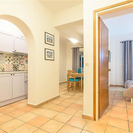 Lägenhetshotell Nemesis 4*