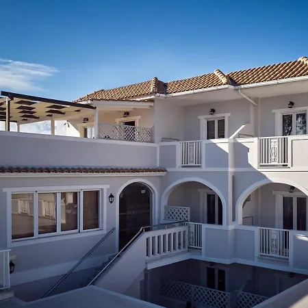 Nemesis アパートホテル 3*