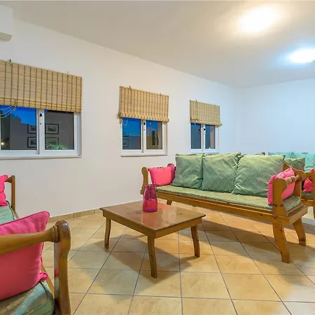 Nemesis 4* لاغاناس